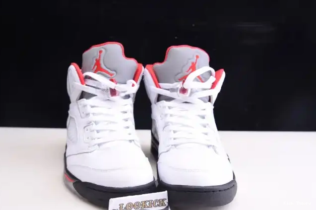 Kicked Out Shoe Store Fire Silver DA1911-102 Air Red Tongue Retro 5 (2020) Jordan 0518